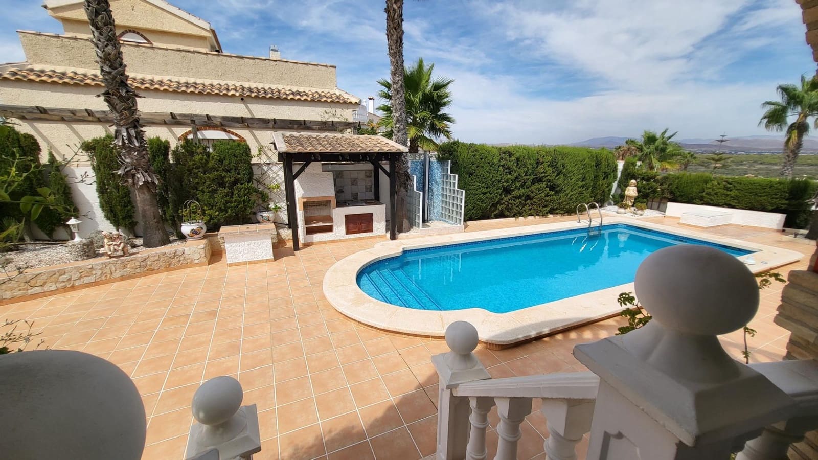 3 makuuhuone Huvila myytävänä paikassa Gran Alacant mukana uima-altaan 
autotalli - 525 000 € (Ref: 9376714)