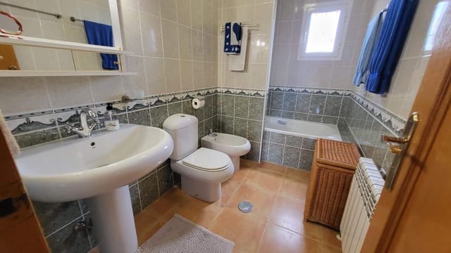 3 makuuhuone Huvila myytävänä paikassa Gran Alacant, Santa Pola mukana uima-altaan 
autotalli - 525 000 € (Ref: 9376714)