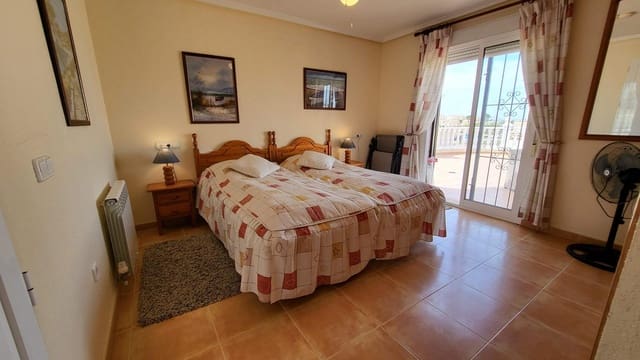 3 makuuhuone Huvila myytävänä paikassa Gran Alacant, Santa Pola mukana uima-altaan 
autotalli - 525 000 € (Ref: 9376714)