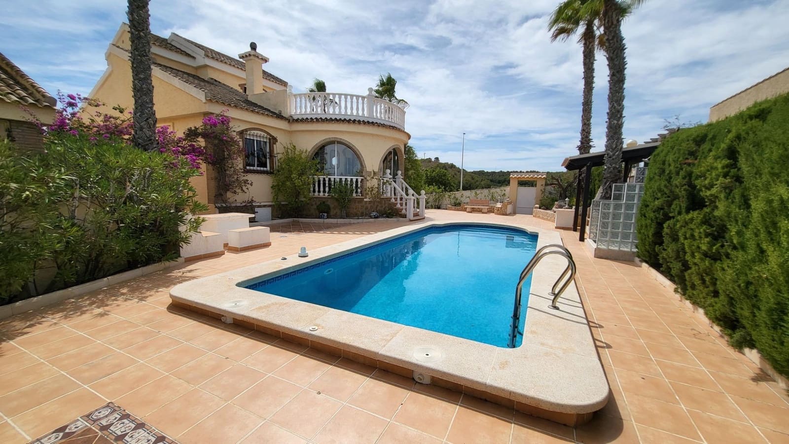 3 makuuhuone Huvila myytävänä paikassa Gran Alacant mukana uima-altaan 
autotalli - 525 000 € (Ref: 9376714)