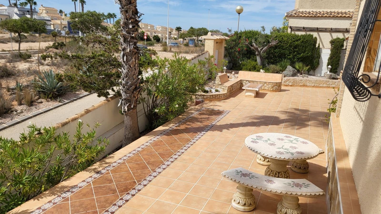 3 makuuhuone Huvila myytävänä paikassa Gran Alacant mukana uima-altaan 
autotalli - 525 000 € (Ref: 9376714)