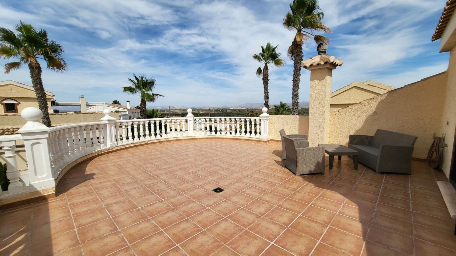 3 makuuhuone Huvila myytävänä paikassa Gran Alacant mukana uima-altaan 
autotalli - 525 000 € (Ref: 9376714)