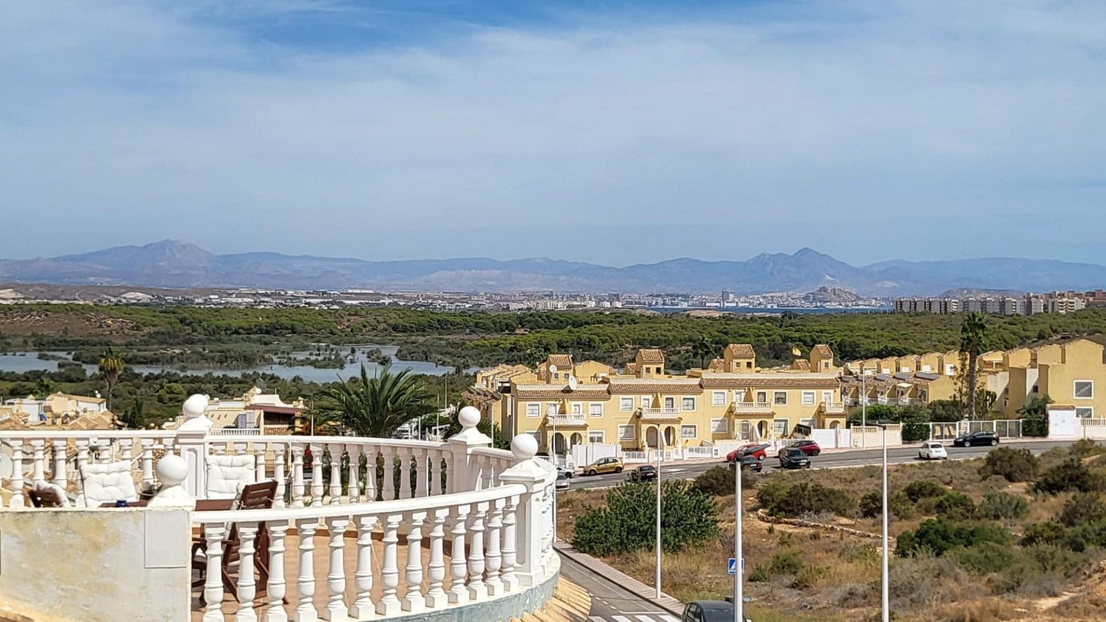 3 makuuhuone Huvila myytävänä paikassa Gran Alacant mukana uima-altaan 
autotalli - 525 000 € (Ref: 9376714)