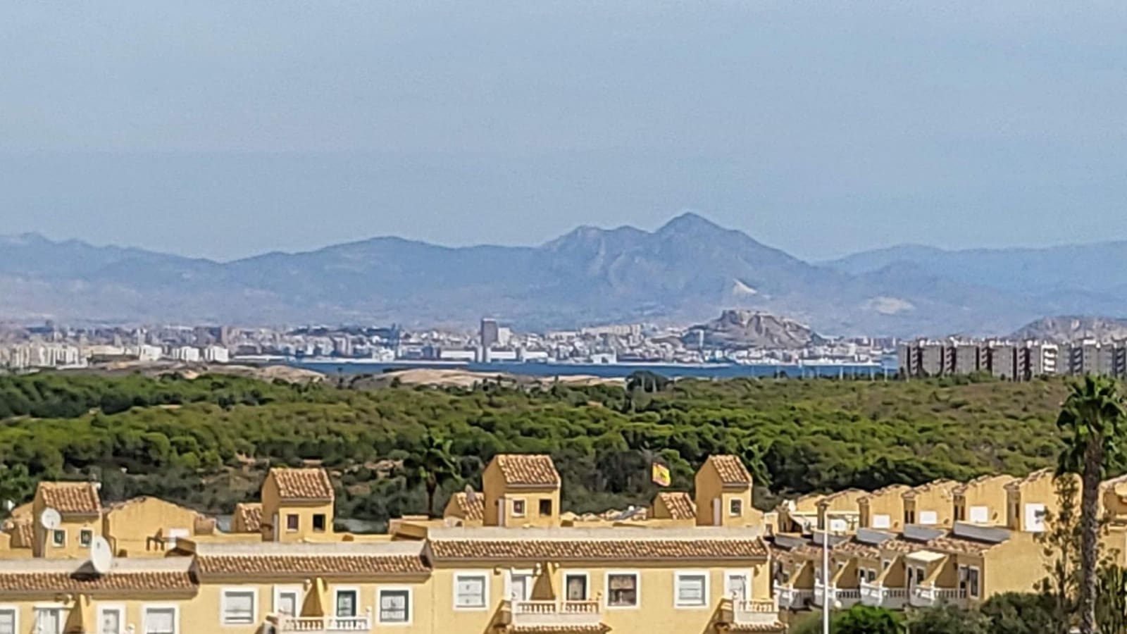 3 makuuhuone Huvila myytävänä paikassa Gran Alacant mukana uima-altaan 
autotalli - 525 000 € (Ref: 9376714)