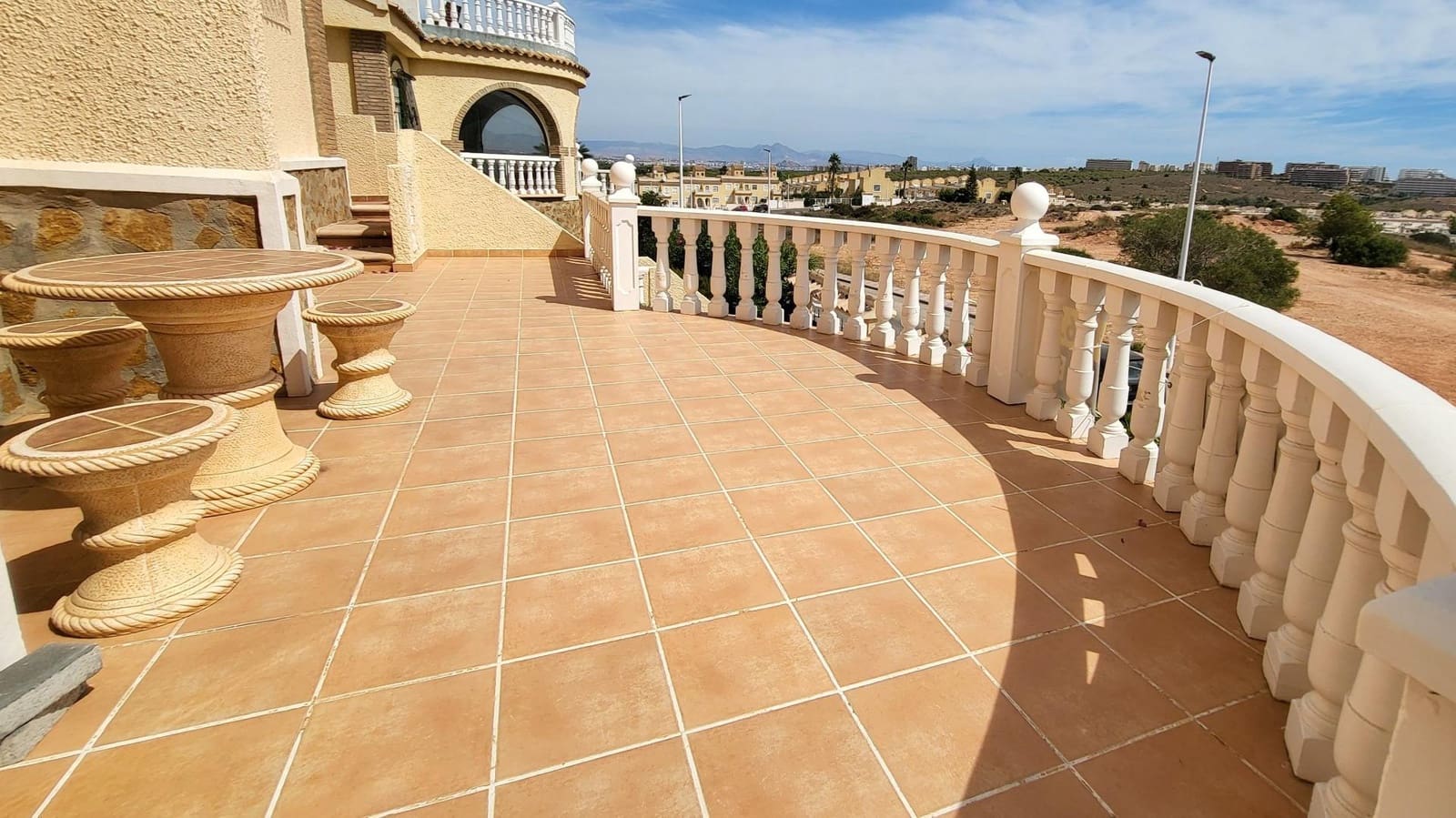 3 makuuhuone Huvila myytävänä paikassa Gran Alacant mukana uima-altaan 
autotalli - 525 000 € (Ref: 9376714)