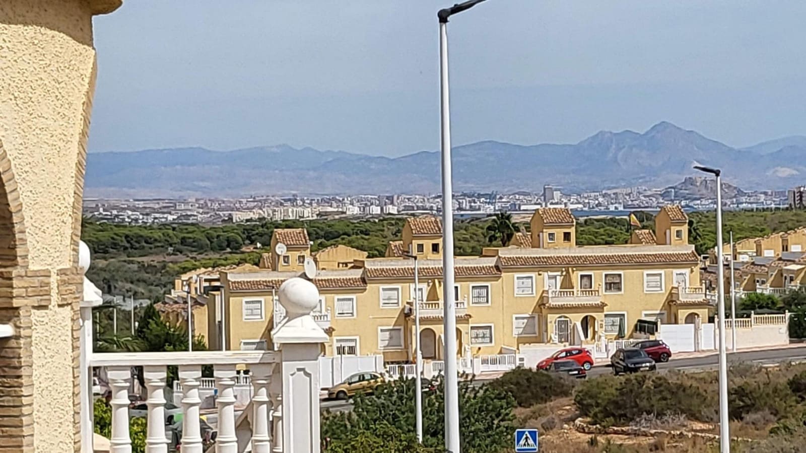 3 makuuhuone Huvila myytävänä paikassa Gran Alacant mukana uima-altaan 
autotalli - 525 000 € (Ref: 9376714)