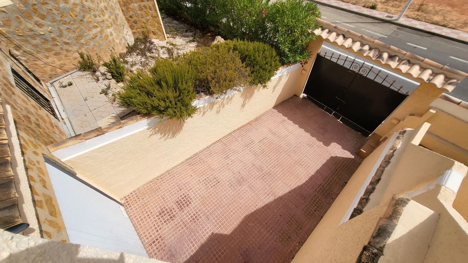 3 makuuhuone Huvila myytävänä paikassa Gran Alacant mukana uima-altaan 
autotalli - 525 000 € (Ref: 9376714)