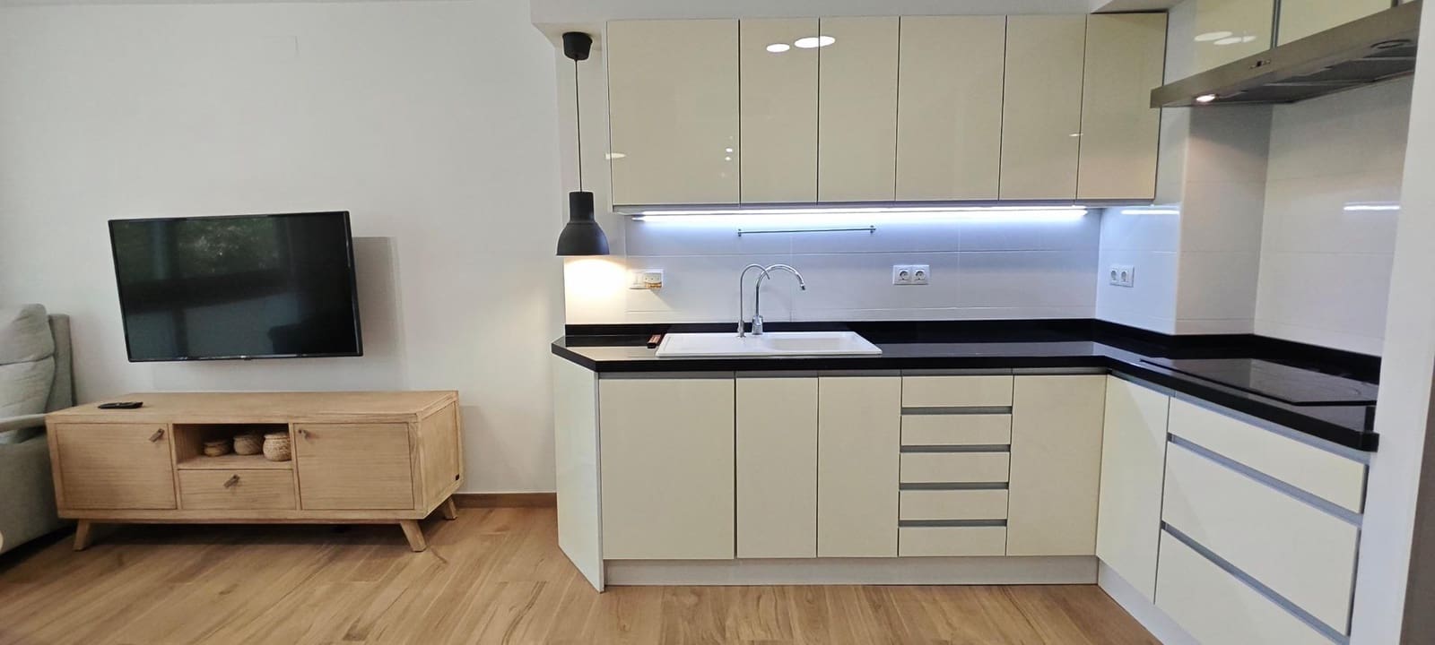 2 chambre Appartement à vendre à Playa de San Juan avec piscine - 410 000 € (Ref: 9730260)