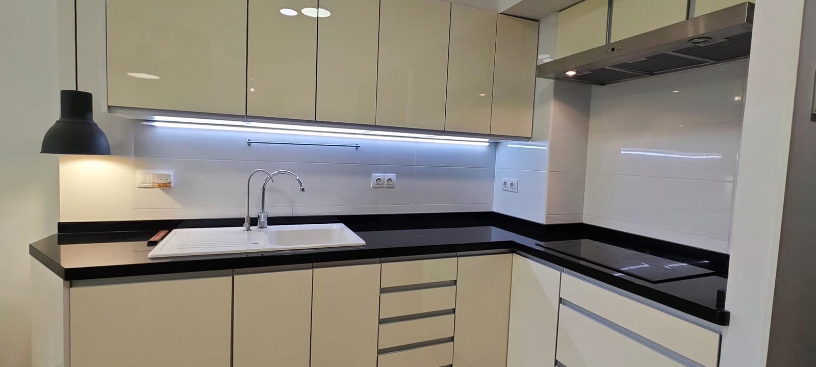 2 chambre Appartement à vendre à Playa de San Juan avec piscine - 410 000 € (Ref: 9730260)