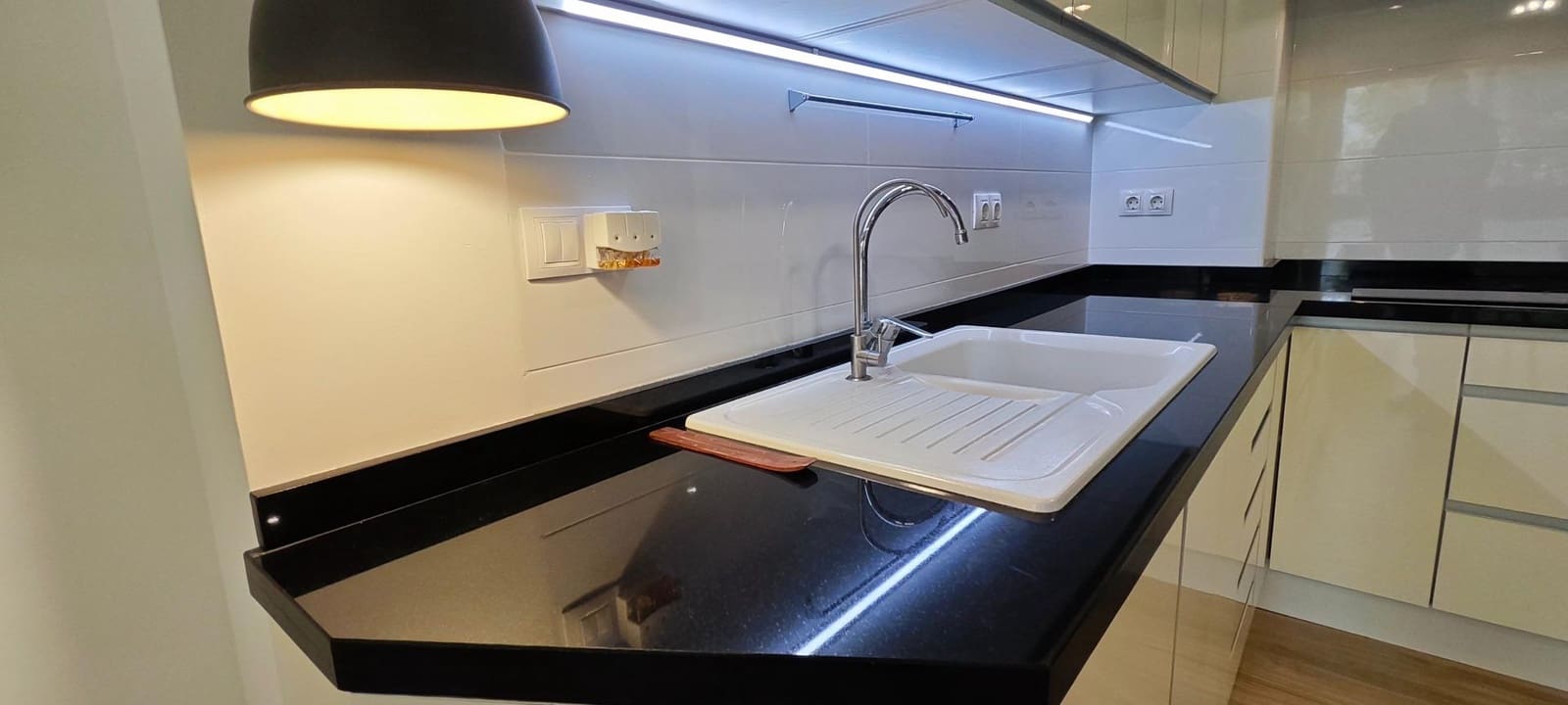 2 chambre Appartement à vendre à Playa de San Juan avec piscine - 410 000 € (Ref: 9730260)