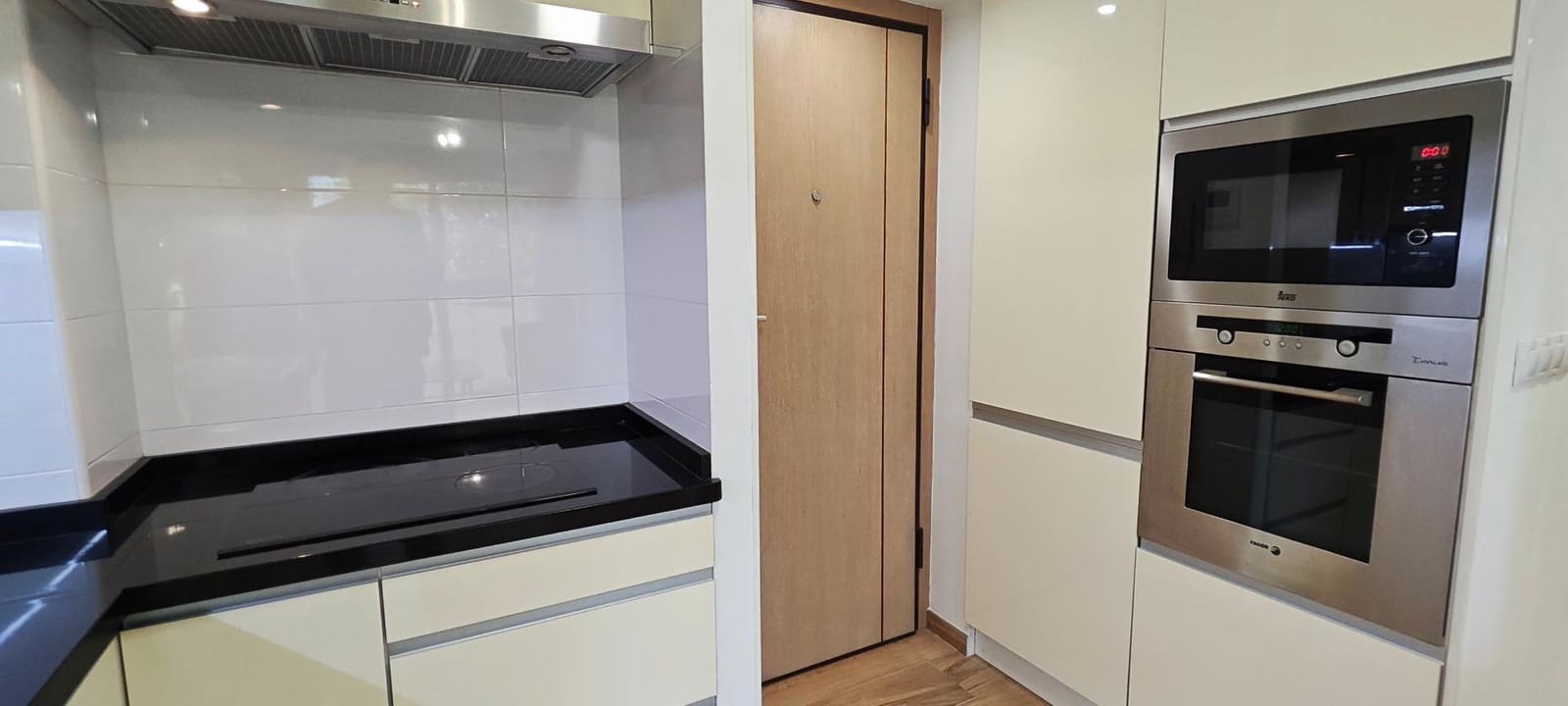 2 chambre Appartement à vendre à Playa de San Juan avec piscine - 410 000 € (Ref: 9730260)