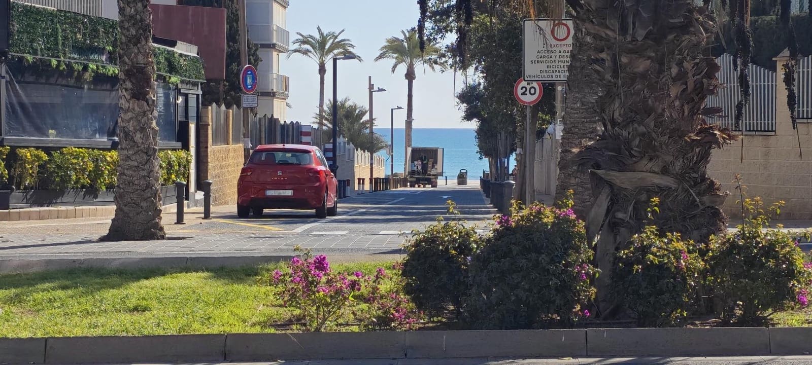 2 chambre Appartement à vendre à Playa de San Juan avec piscine - 410 000 € (Ref: 9730260)