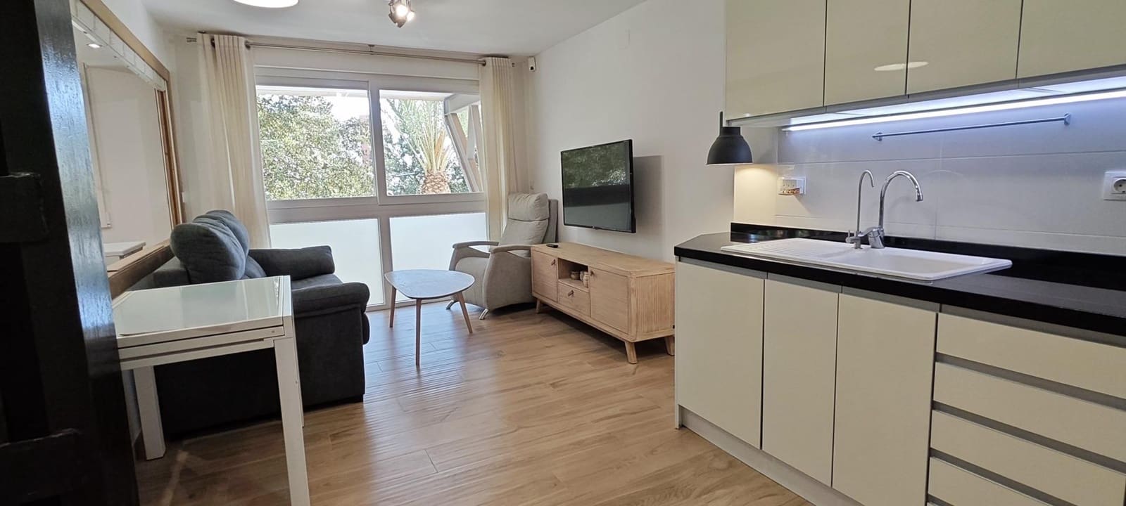 2 bedroom Apartment for sale in Playa de San Juan with pool - € 349,750 (Ref: 9730260)