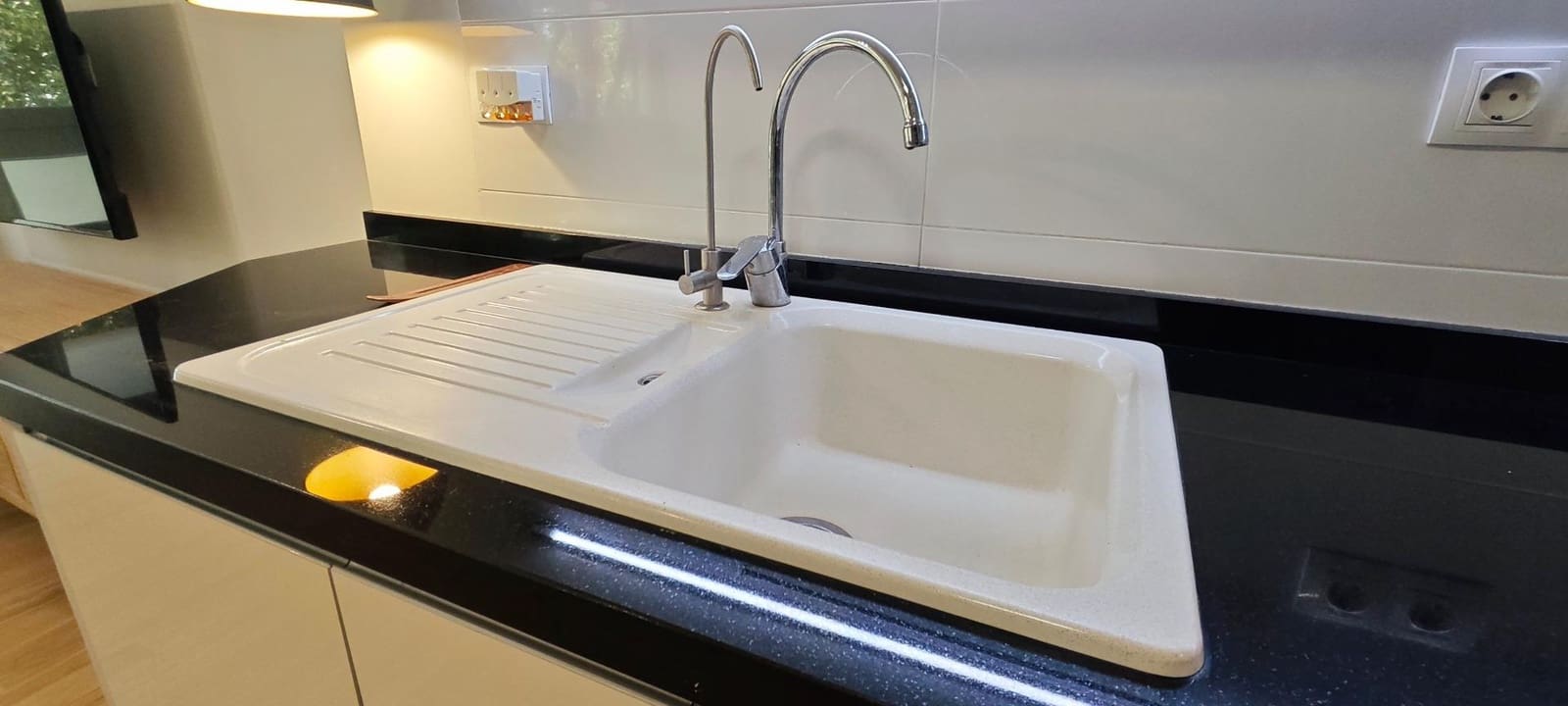 2 bedroom Apartment for sale in Playa de San Juan with pool - € 349,750 (Ref: 9730260)