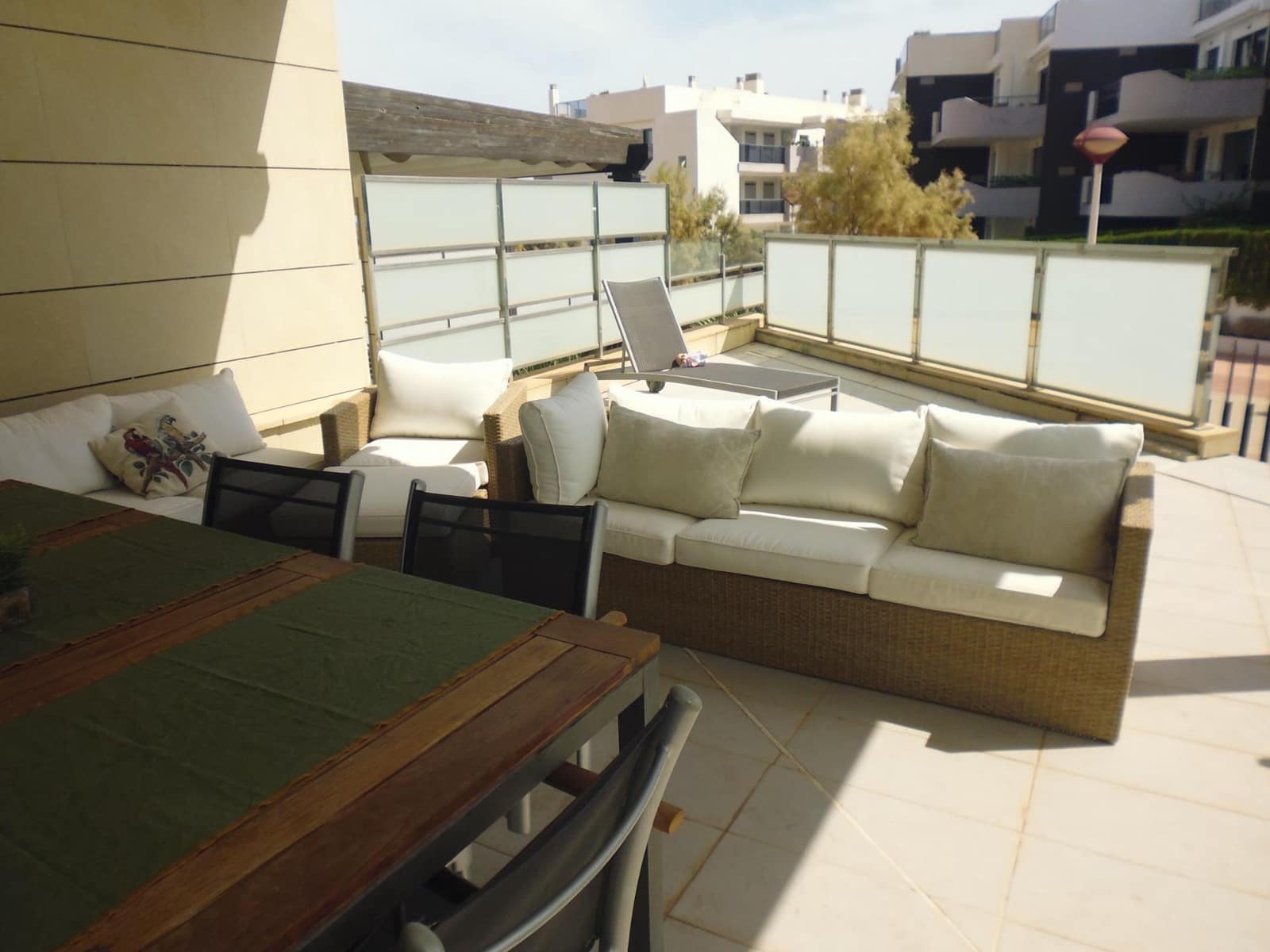3 makuuhuone Bungalow myytävänä paikassa Arenales del Sol mukana uima-altaan - 680 000 € (Ref: 9939999)