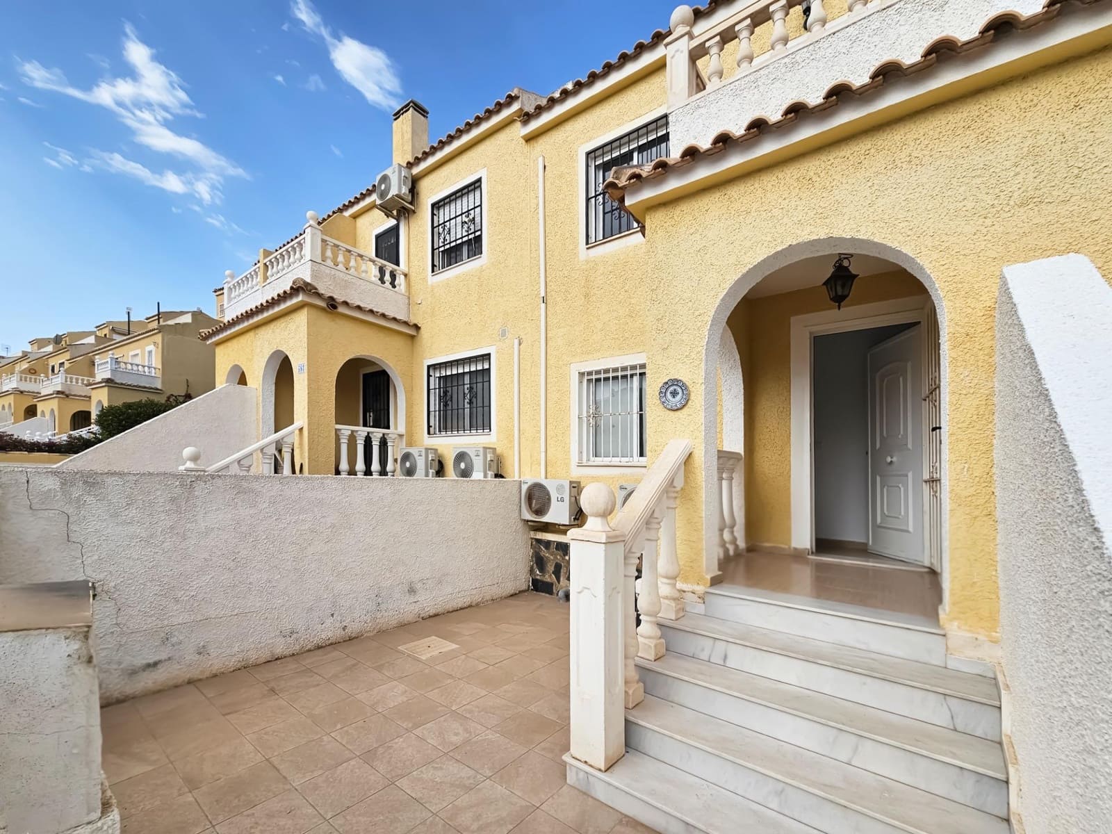 2 bedroom Terraced Villa for sale in Gran Alacant with pool - € 239,900 (Ref: 10037498)