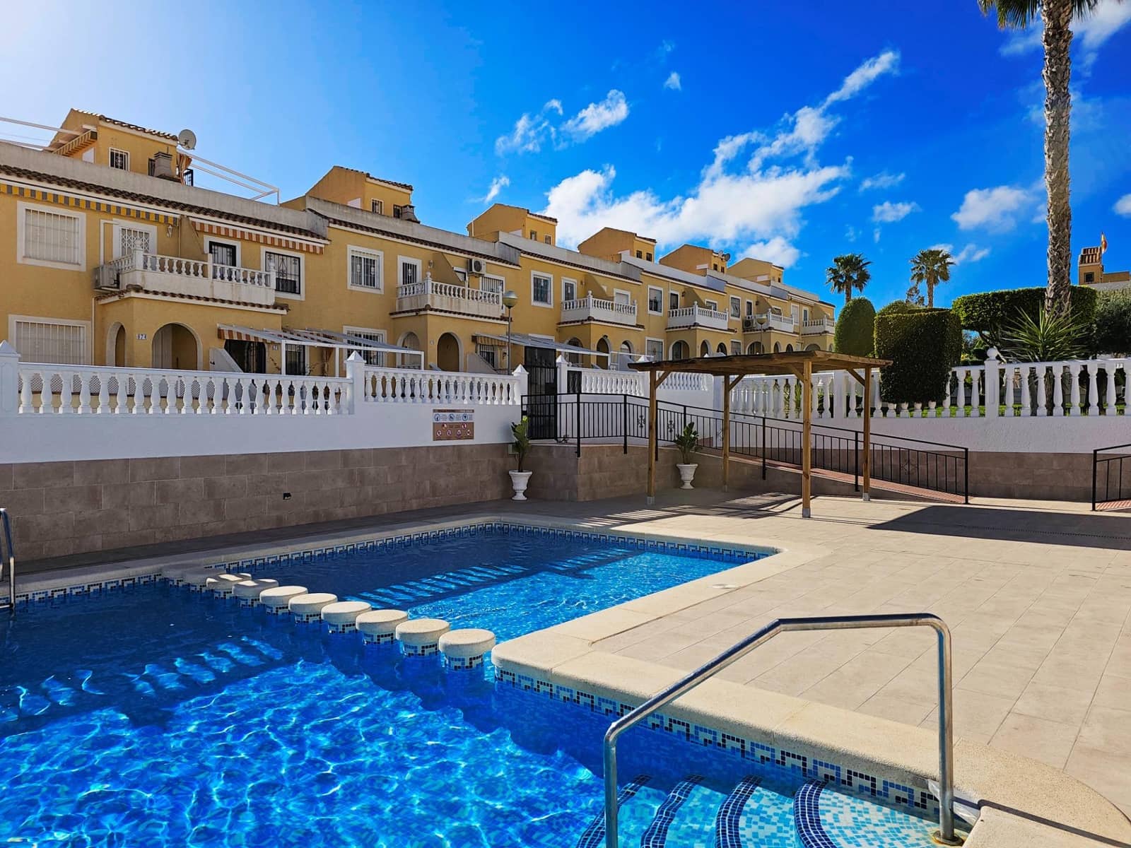 2 bedroom Terraced Villa for sale in Gran Alacant with pool - € 239,900 (Ref: 10037498)