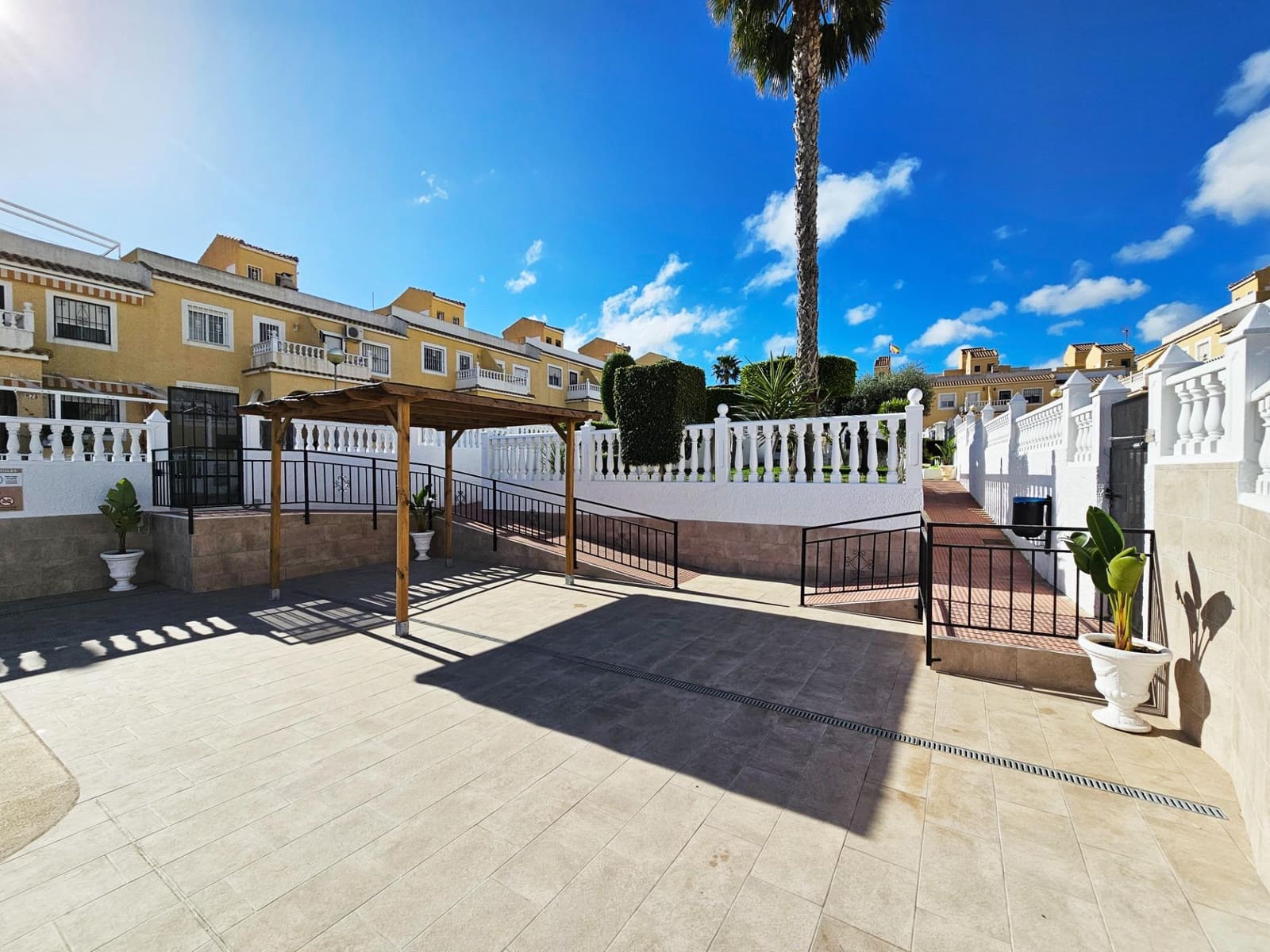 2 bedroom Terraced Villa for sale in Gran Alacant with pool - € 239,900 (Ref: 10037498)