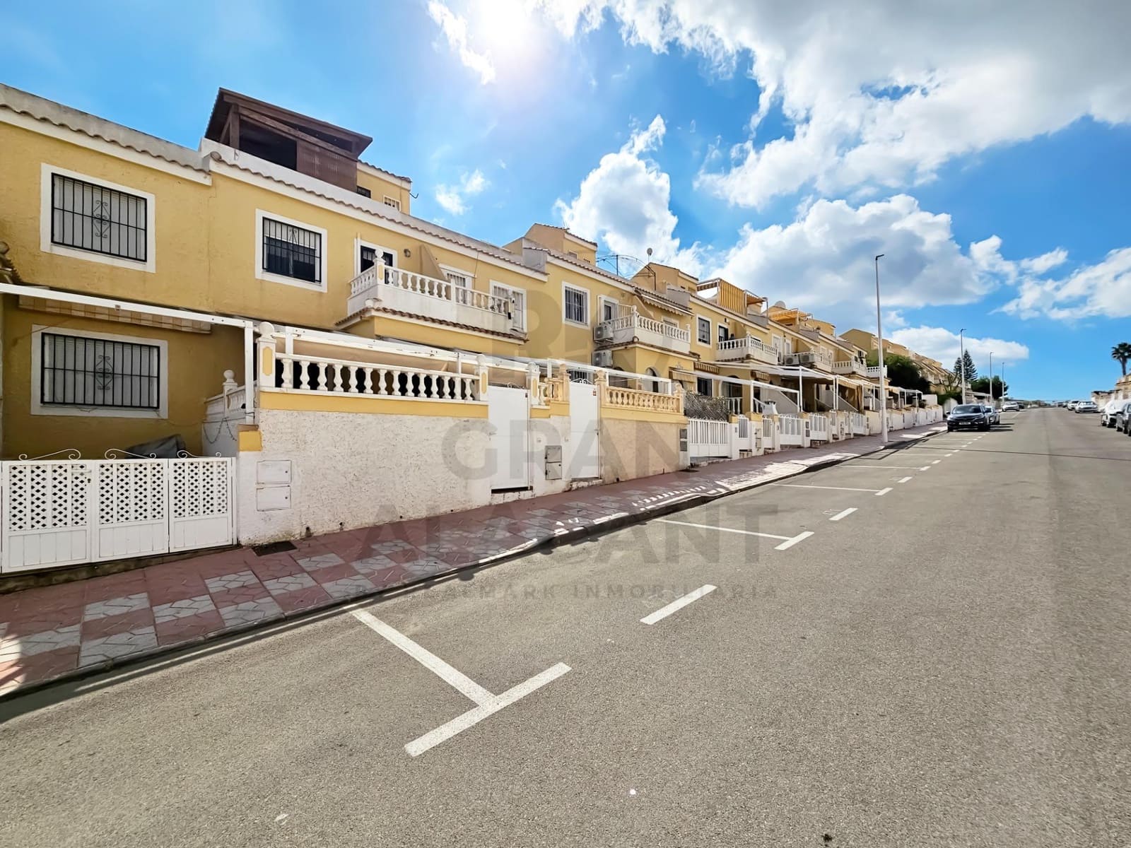 3 sovrum Radhus till salu i Gran Alacant med pool garage - 312 000 € (Ref: 10129592)