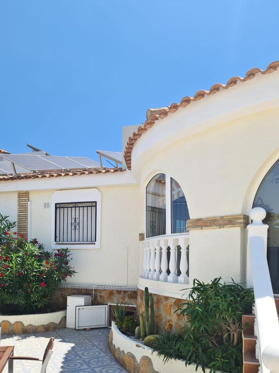 Chalet de 2 habitaciones en Gran Alacant en venta con piscina garaje - 399.000 € (Ref: 10174029)