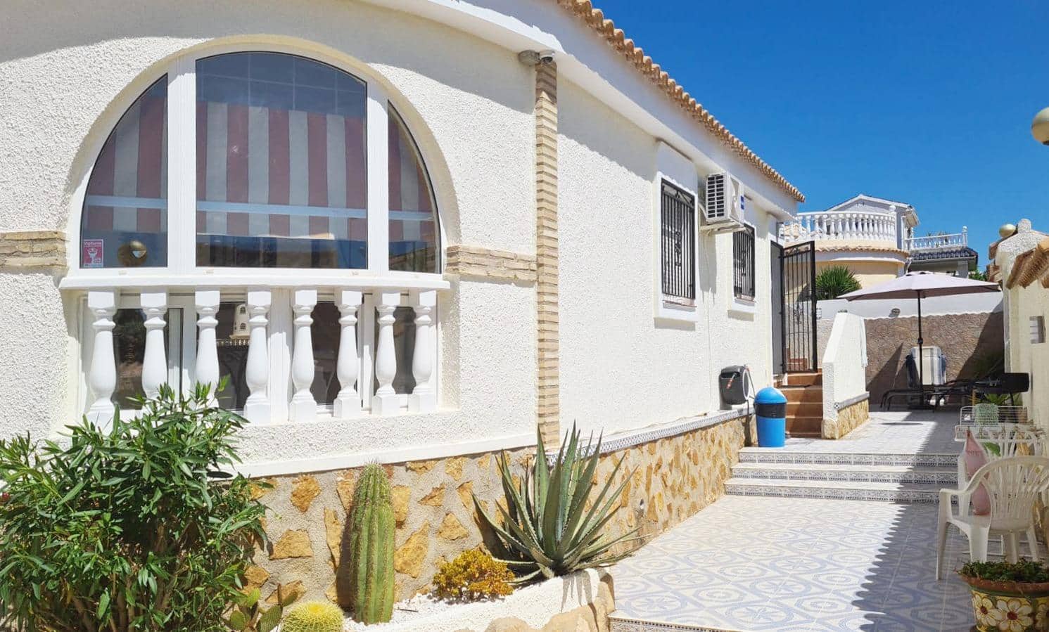 Chalet de 2 habitaciones en Gran Alacant en venta con piscina garaje - 399.000 € (Ref: 10174029)