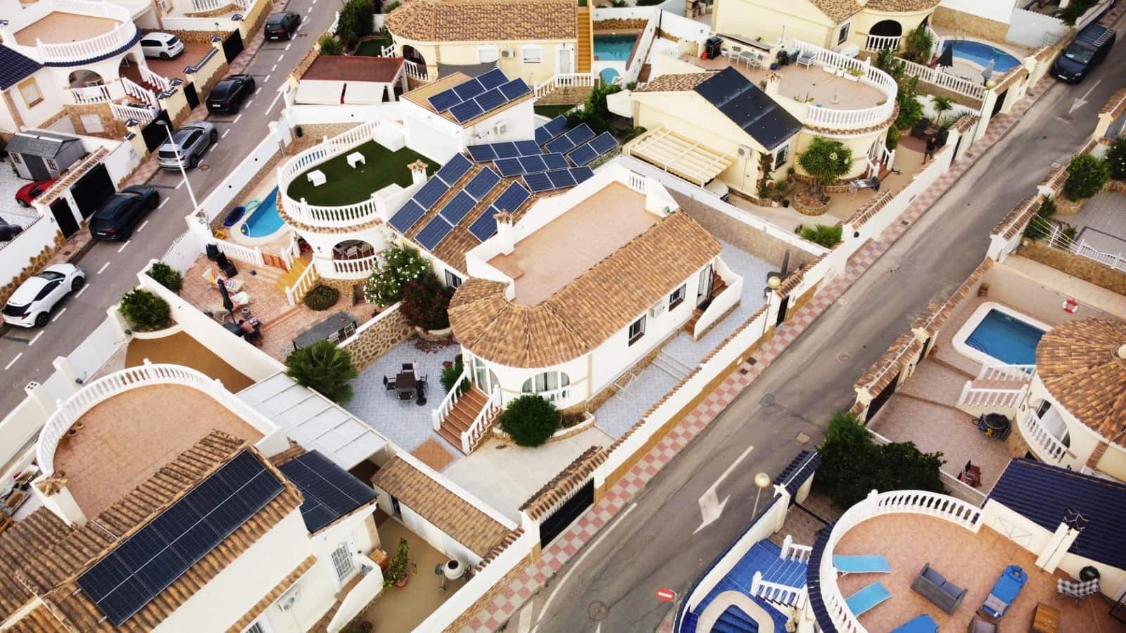 Chalet de 2 habitaciones en Gran Alacant en venta con piscina garaje - 399.000 € (Ref: 10174029)