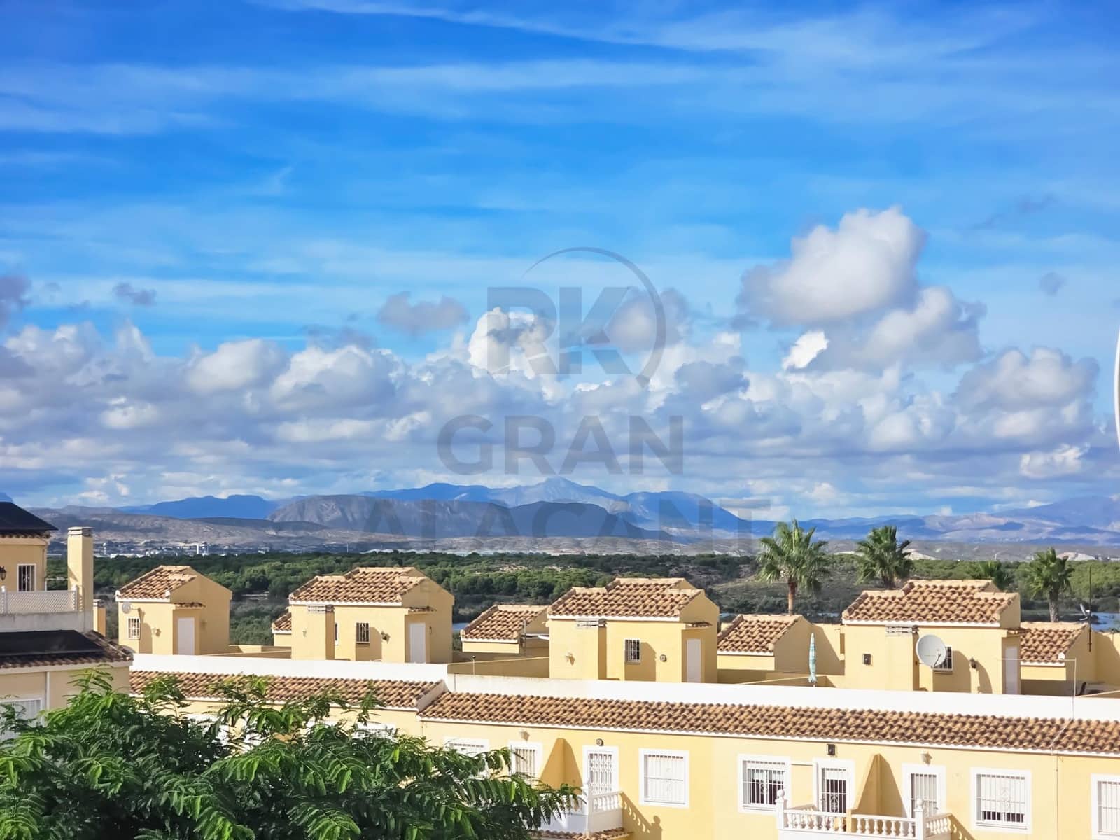 3 bedroom Bungalow for sale in Gran Alacant with pool - € 260,000 (Ref: 10182989)