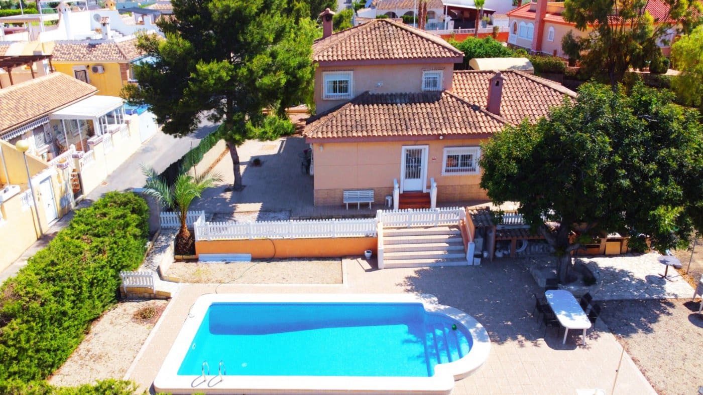 5 bedroom Villa for sale in Gran Alacant with pool - € 660,000 (Ref: 6172409)