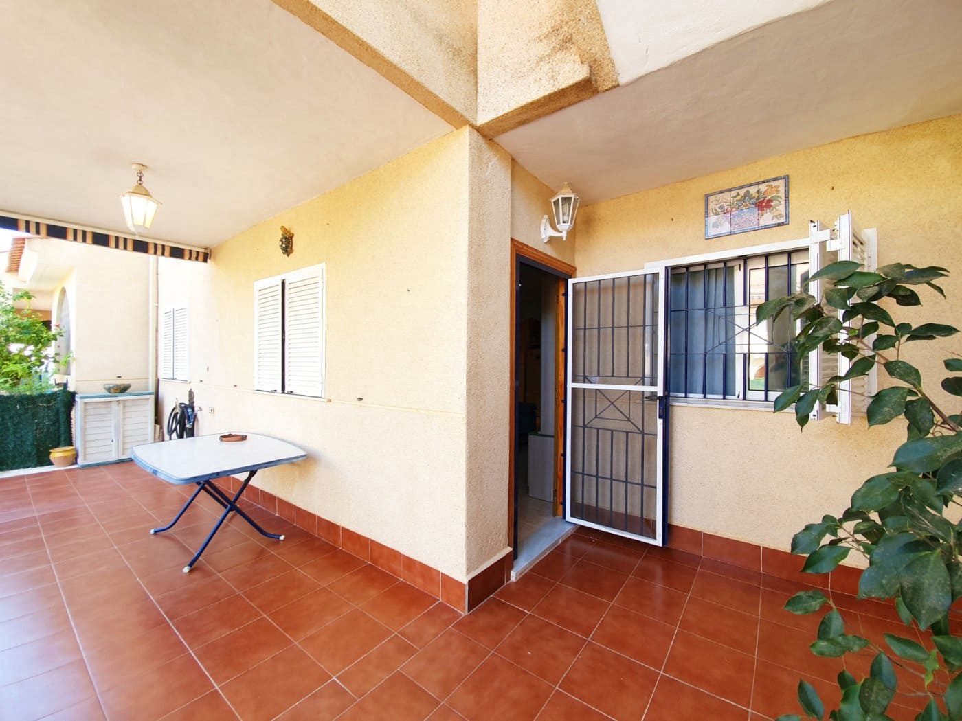   2 soveværelse   ferieBungalow i Gran Alacant   med   swimmingpool  garage  - € 700 (Ref: 6172461)