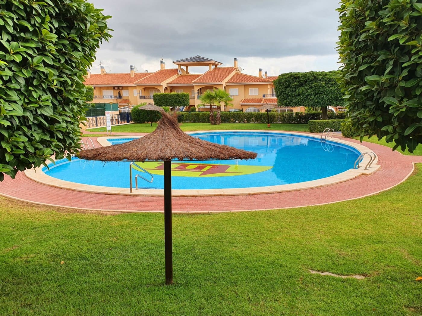   2 soveværelse   ferieBungalow i Gran Alacant   med   swimmingpool  garage  - € 700 (Ref: 6172461)