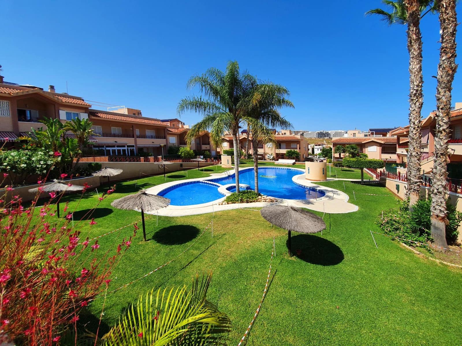 2 Zimmer Penthouse zu verkaufen in Gran Alacant mit Pool - 234.000 € (Ref: 7621811)
