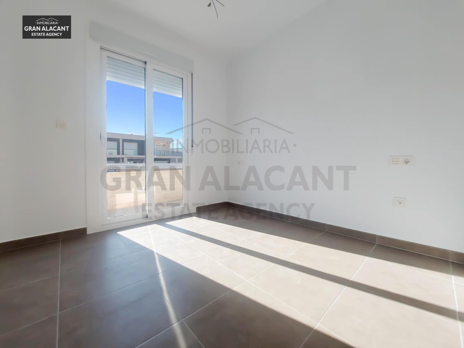 2 sypialnia Bungalow na sprzedaż w Gran Alacant z basenem garażem - 249 990 € (Ref: 8438725)