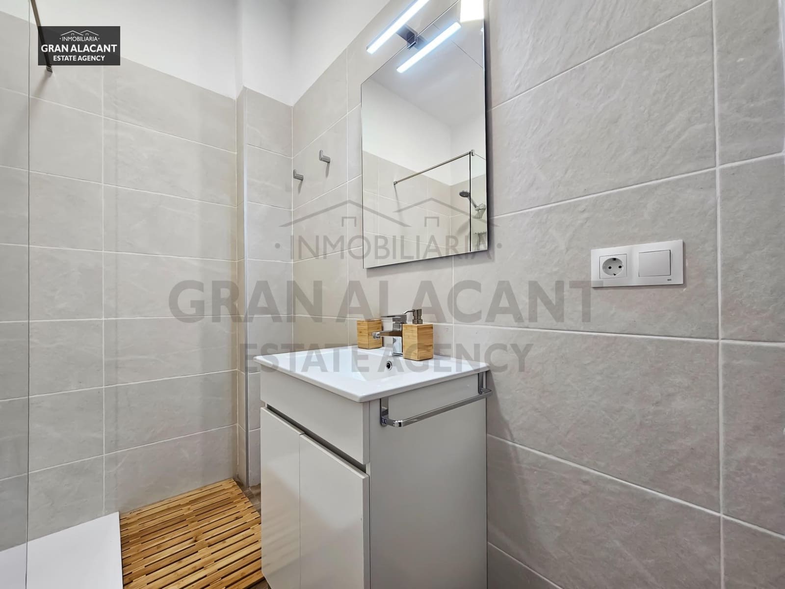 1 bedroom Apartment for sale in Santa Pola - € 164,990 (Ref: 8477950)