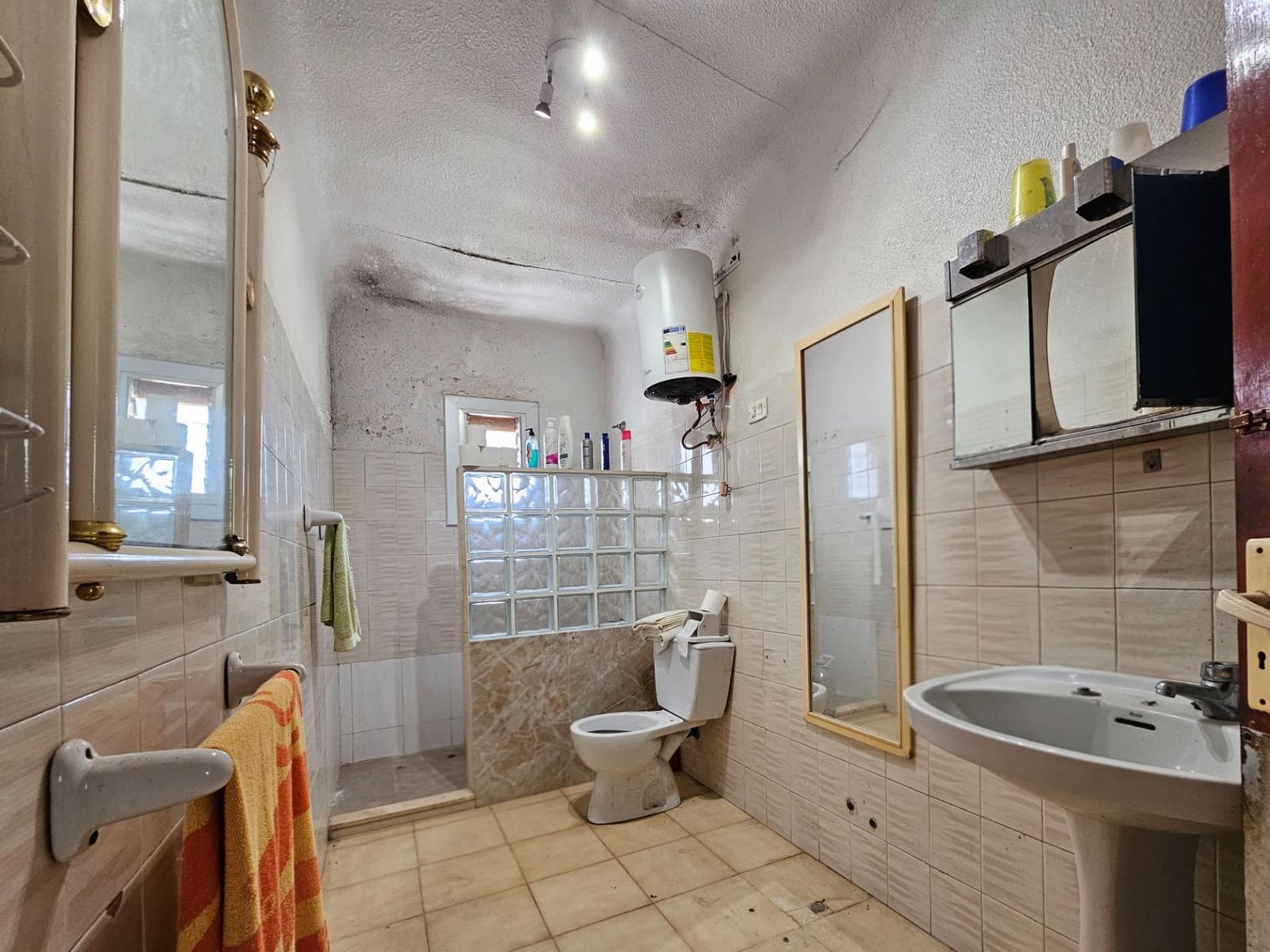 8 soverom Villa til salgs i Torrellano med svømmebasseng garasje - € 259 900 (Ref: 9012842)