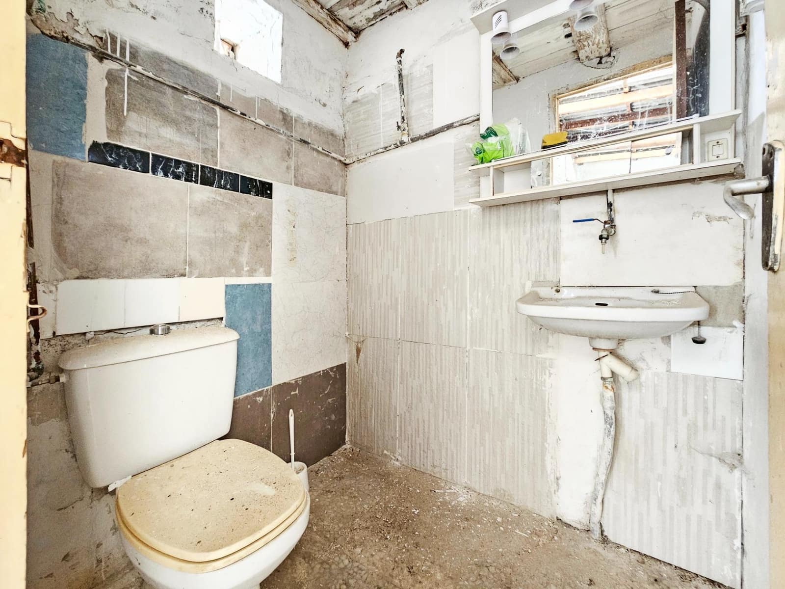 8 soverom Villa til salgs i Torrellano med svømmebasseng garasje - € 259 900 (Ref: 9012842)