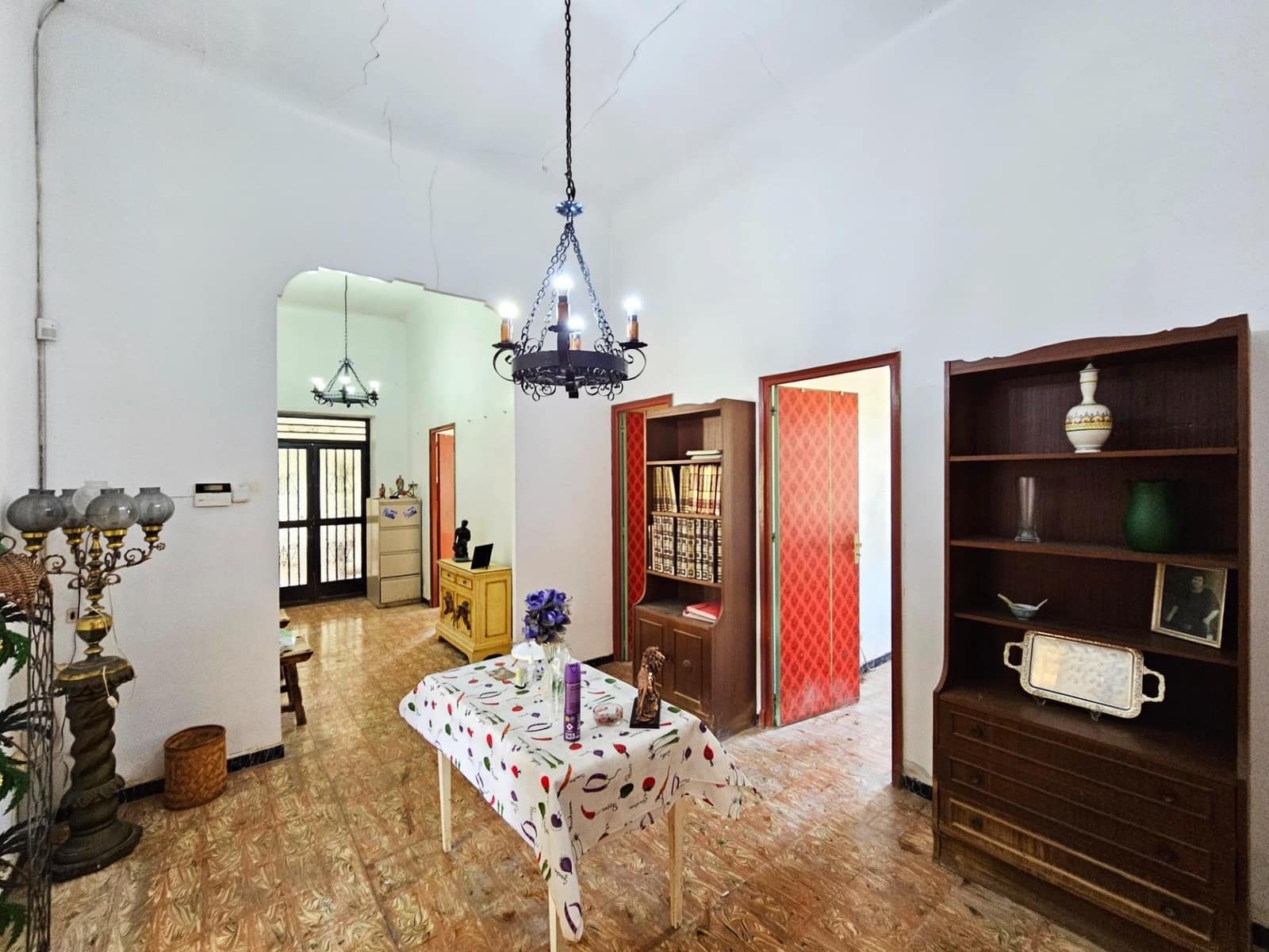 8 soverom Villa til salgs i Torrellano med svømmebasseng garasje - € 259 900 (Ref: 9012842)