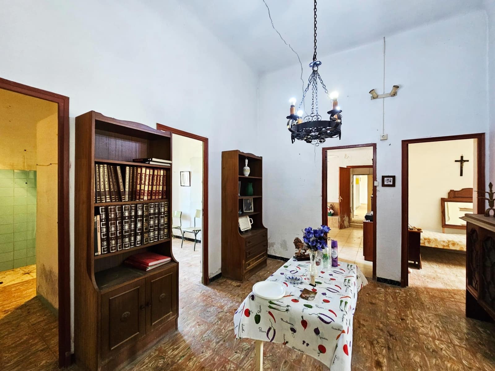 8 soverom Villa til salgs i Torrellano med svømmebasseng garasje - € 259 900 (Ref: 9012842)