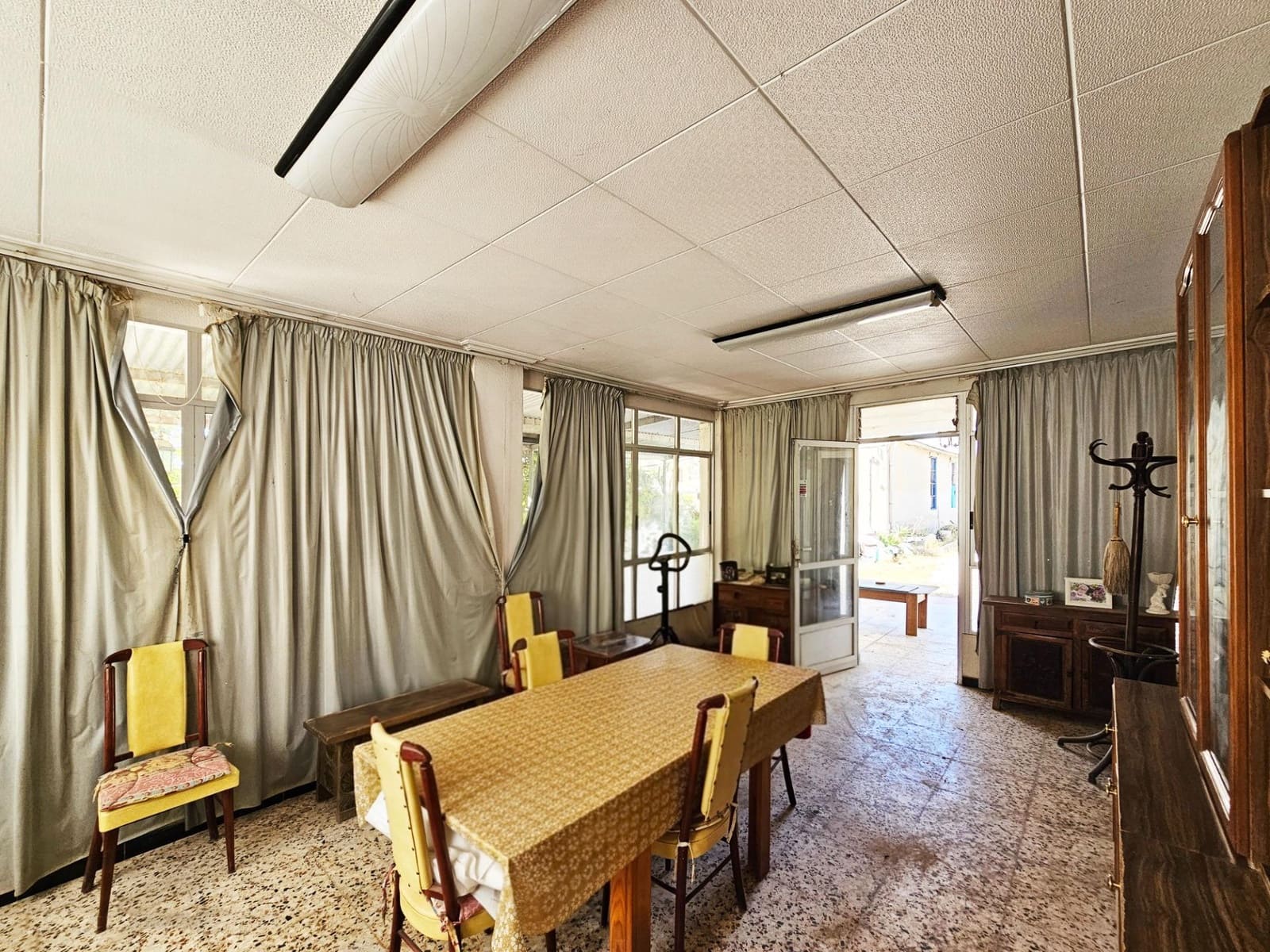 8 soverom Villa til salgs i Torrellano med svømmebasseng garasje - € 259 900 (Ref: 9012842)