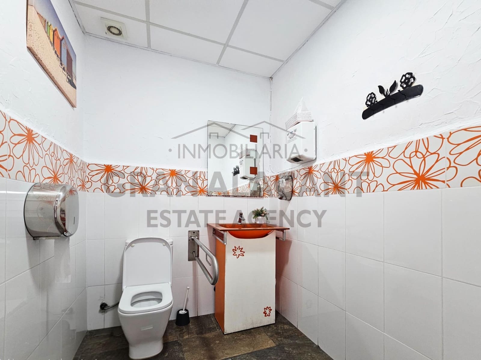 Erhverv til salg i Alicante by - € 175.000 (Ref: 9062394)