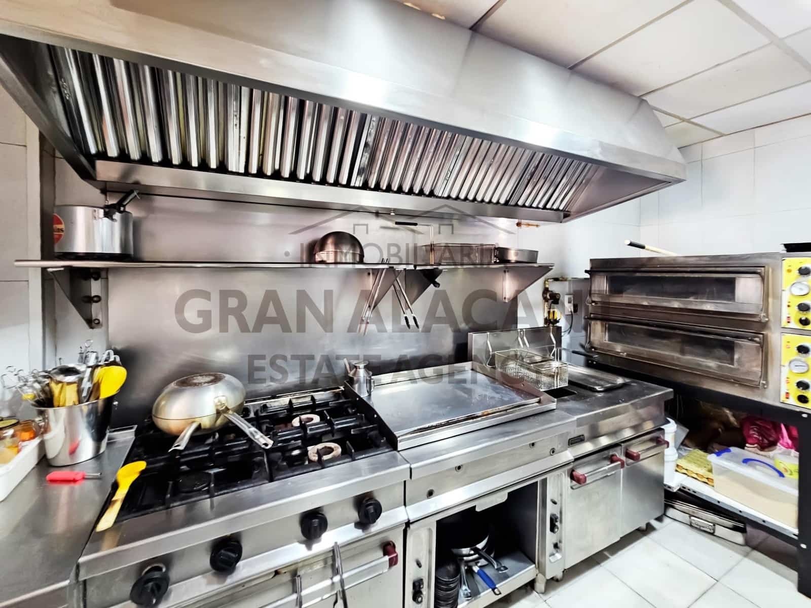 Erhverv til salg i Alicante by - € 175.000 (Ref: 9062394)