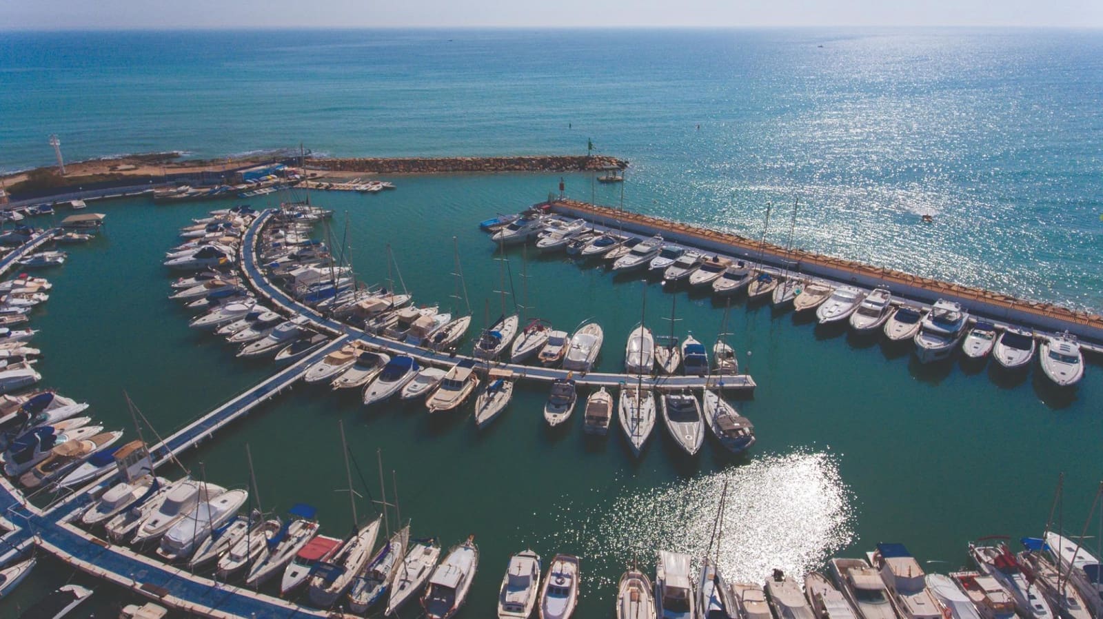 Apartamento de 2 habitaciones en Orihuela Costa en venta con piscina garaje - 266.000 € (Ref: 9065244)