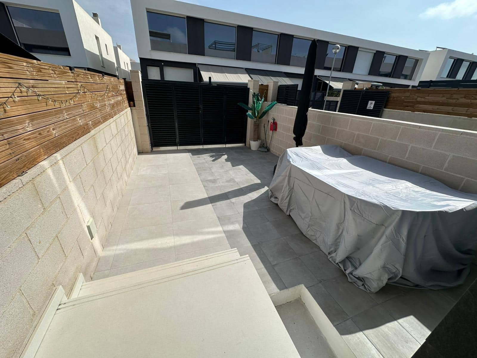 3 sovrum Bungalow att hyra i Gran Alacant med pool - 1 200 € (Ref: 9068837)