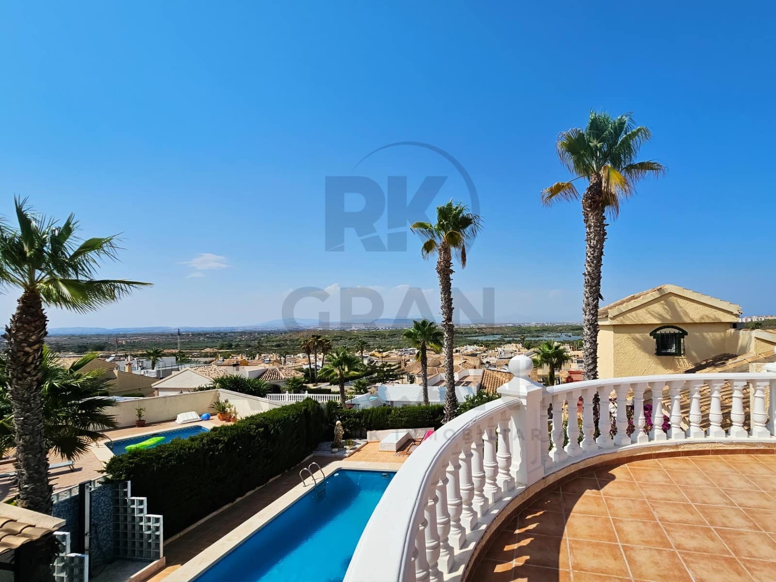 3 soveværelse Villa til salg i Gran Alacant med swimmingpool garage - € 525.000 (Ref: 9181065)