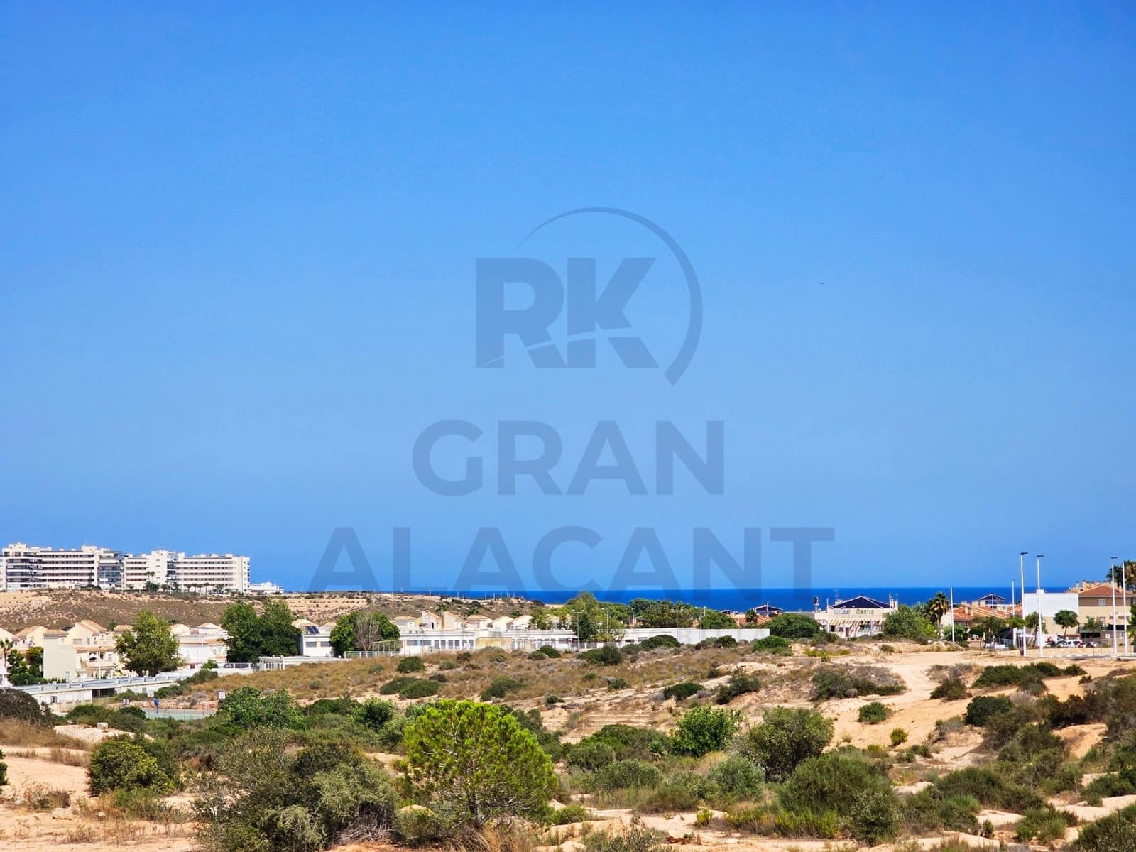 3 soveværelse Villa til salg i Gran Alacant med swimmingpool garage - € 525.000 (Ref: 9181065)