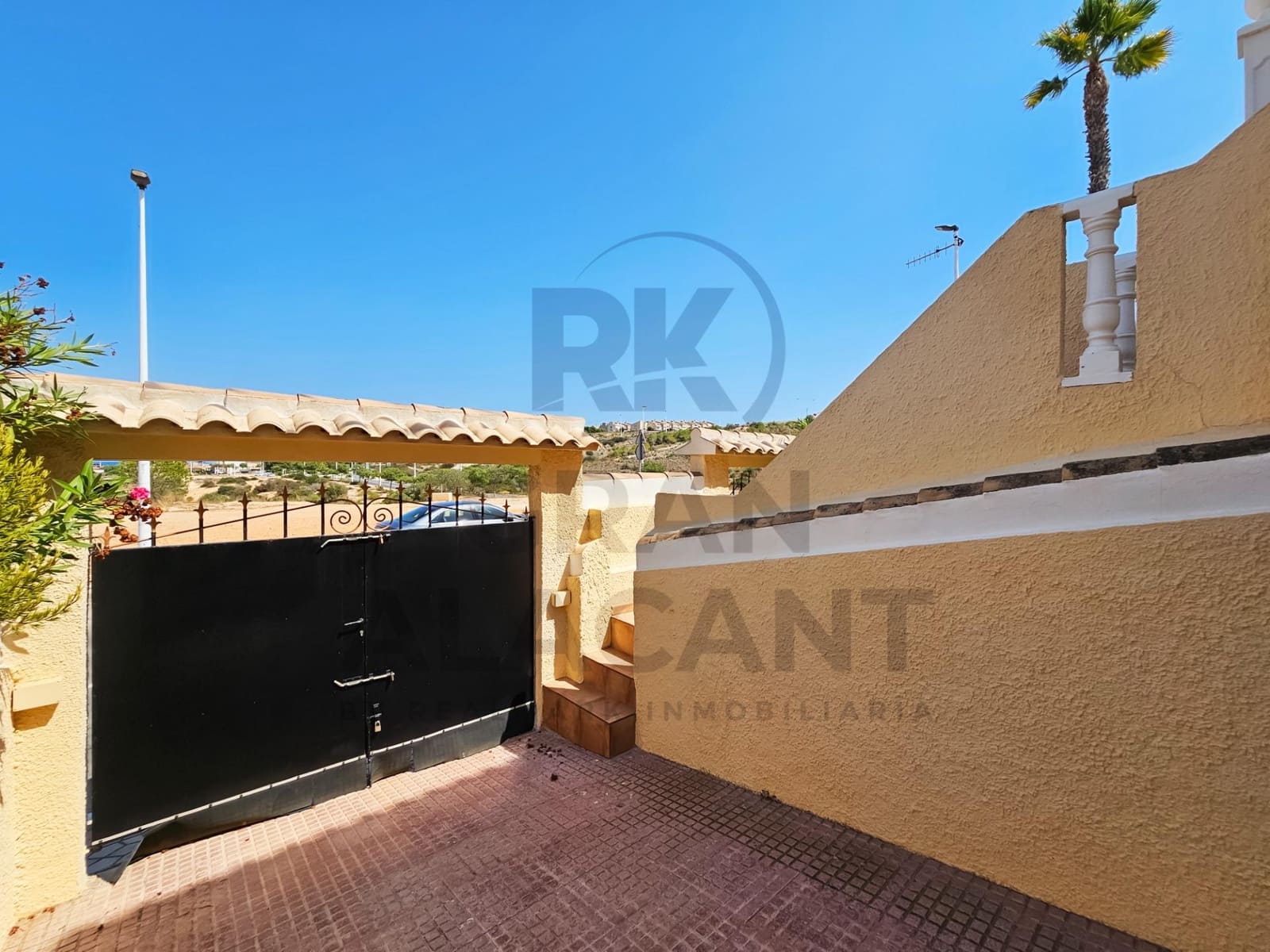 3 soveværelse Villa til salg i Gran Alacant med swimmingpool garage - € 525.000 (Ref: 9181065)