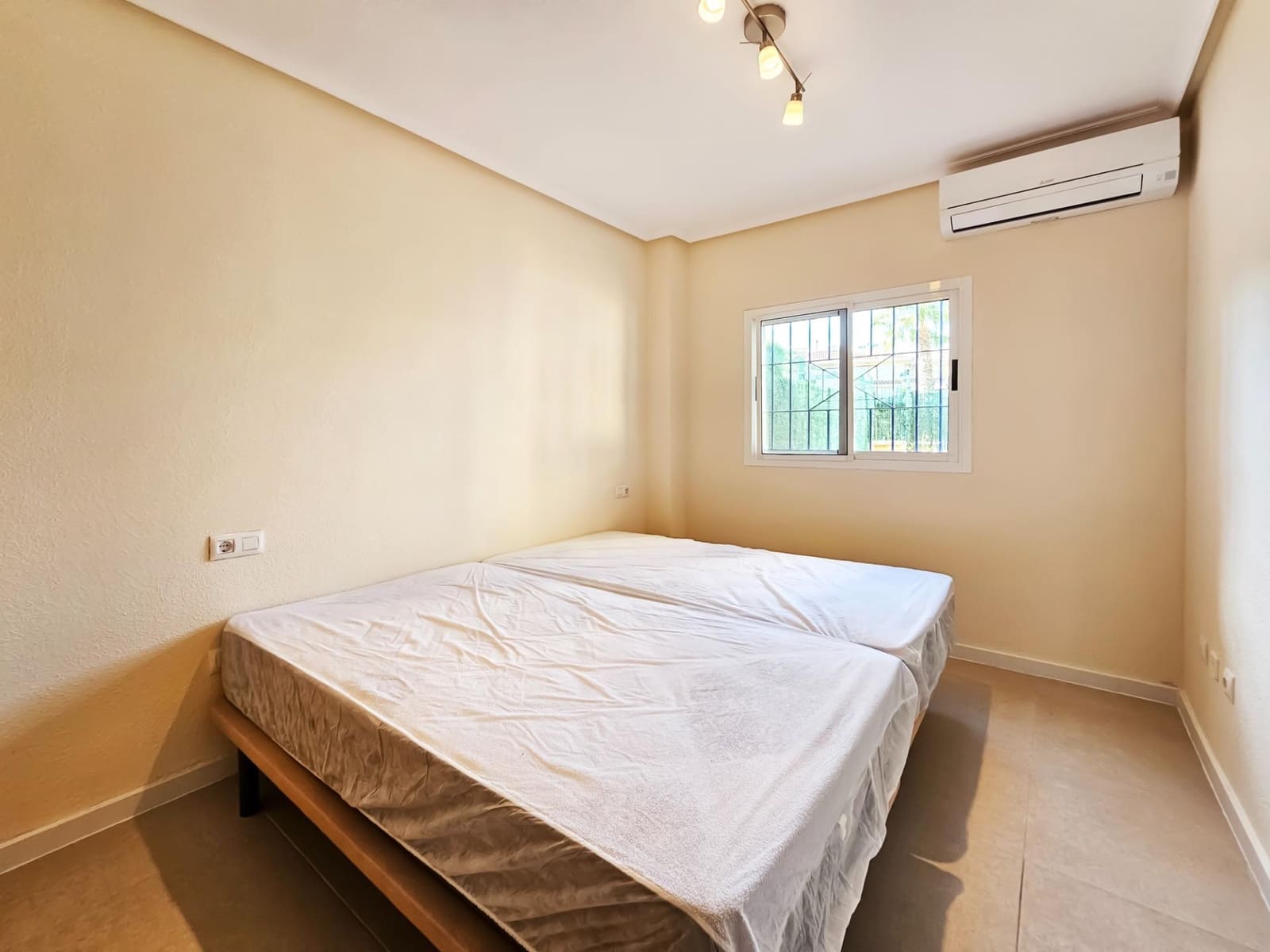 2 makuuhuone Huoneisto myytävänä paikassa Gran Alacant mukana uima-altaan 
autotalli - 235 000 € (Ref: 9282248)