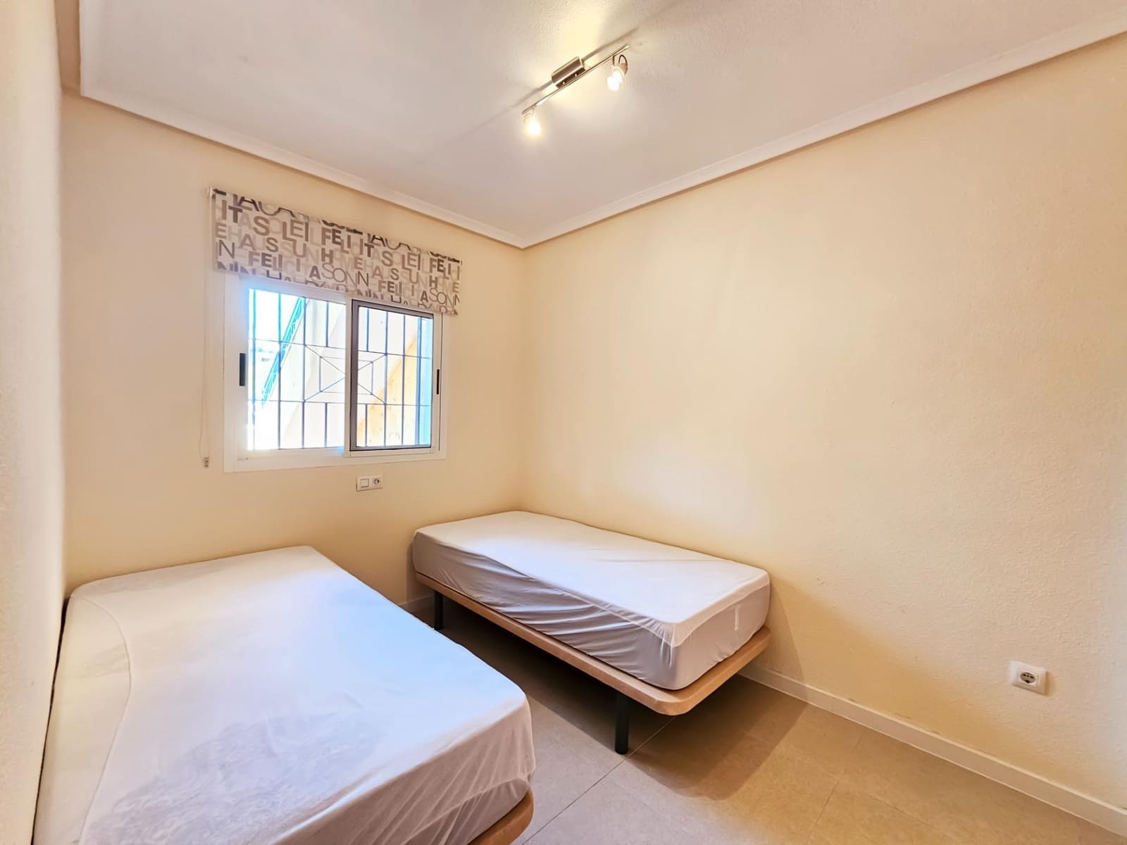 2 makuuhuone Huoneisto myytävänä paikassa Gran Alacant mukana uima-altaan 
autotalli - 235 000 € (Ref: 9282248)