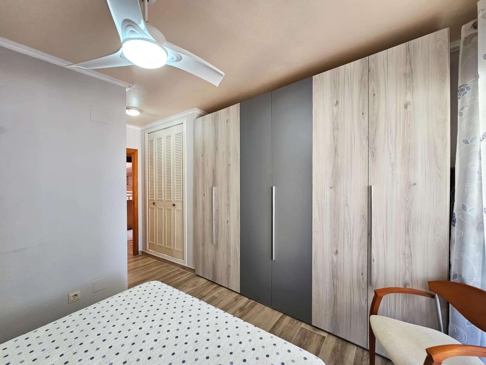 2 makuuhuone Huoneisto myytävänä paikassa Arenales del Sol mukana uima-altaan 
autotalli - 278 000 € (Ref: 9382982)