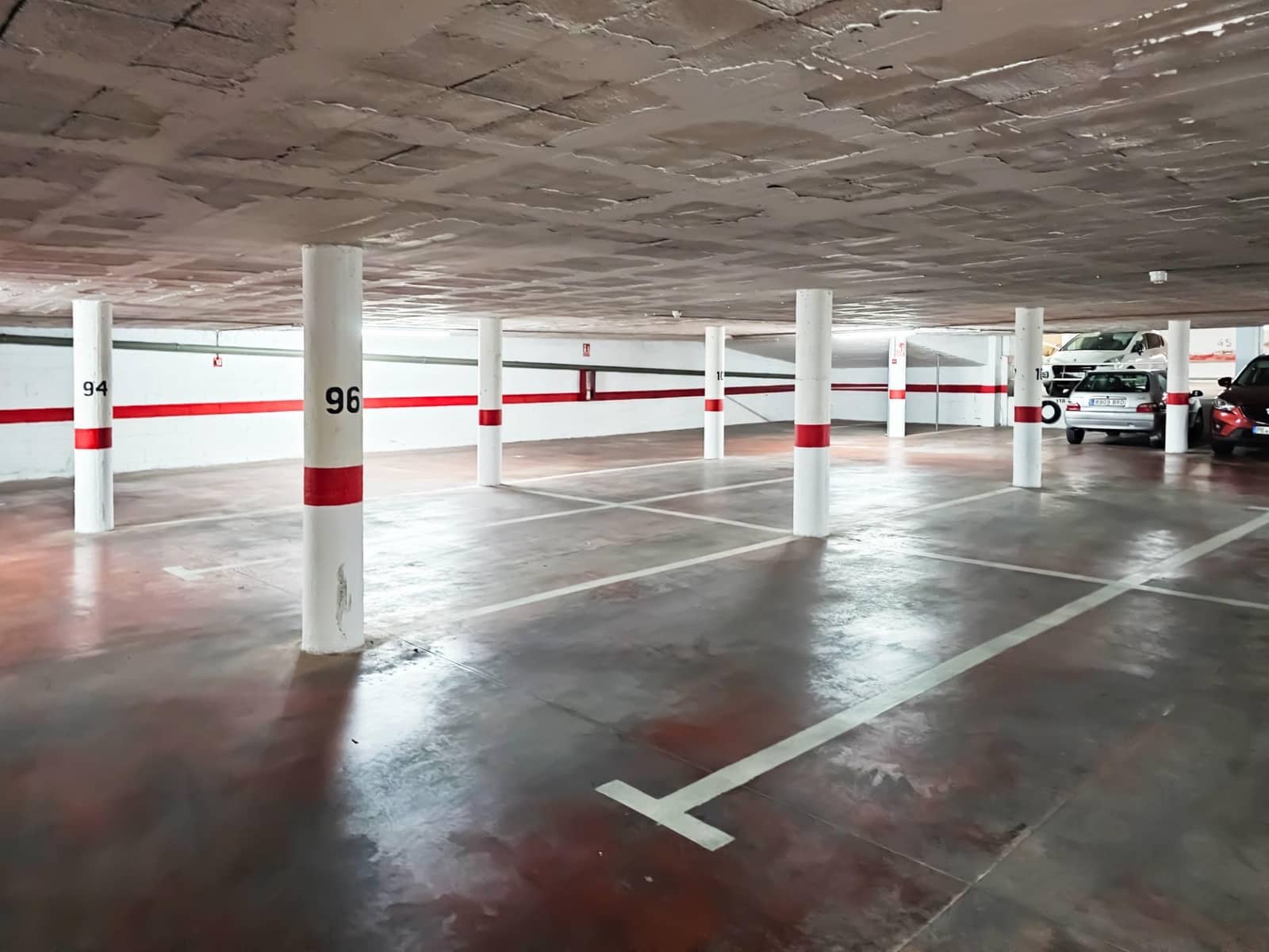 2 makuuhuone Huoneisto myytävänä paikassa Arenales del Sol mukana uima-altaan 
autotalli - 278 000 € (Ref: 9382982)