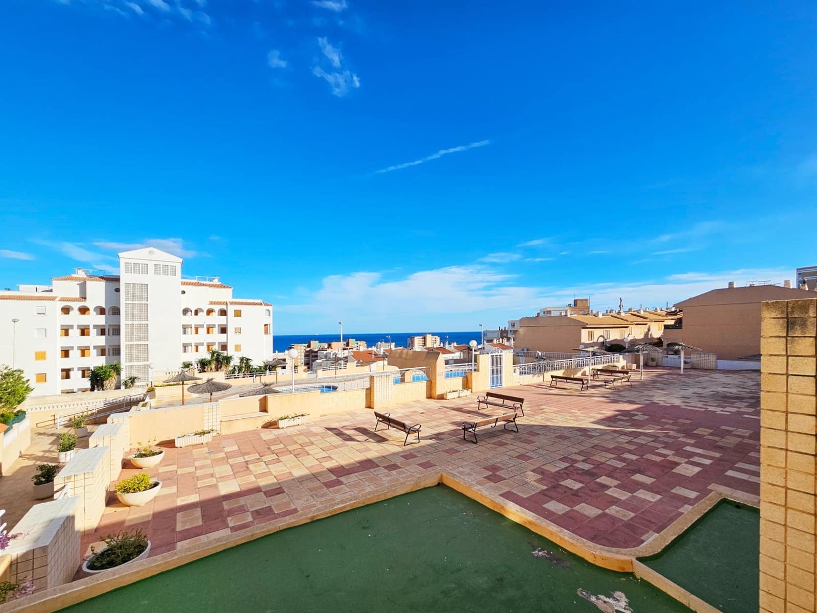 2 makuuhuone Huoneisto myytävänä paikassa Arenales del Sol mukana uima-altaan 
autotalli - 278 000 € (Ref: 9382982)